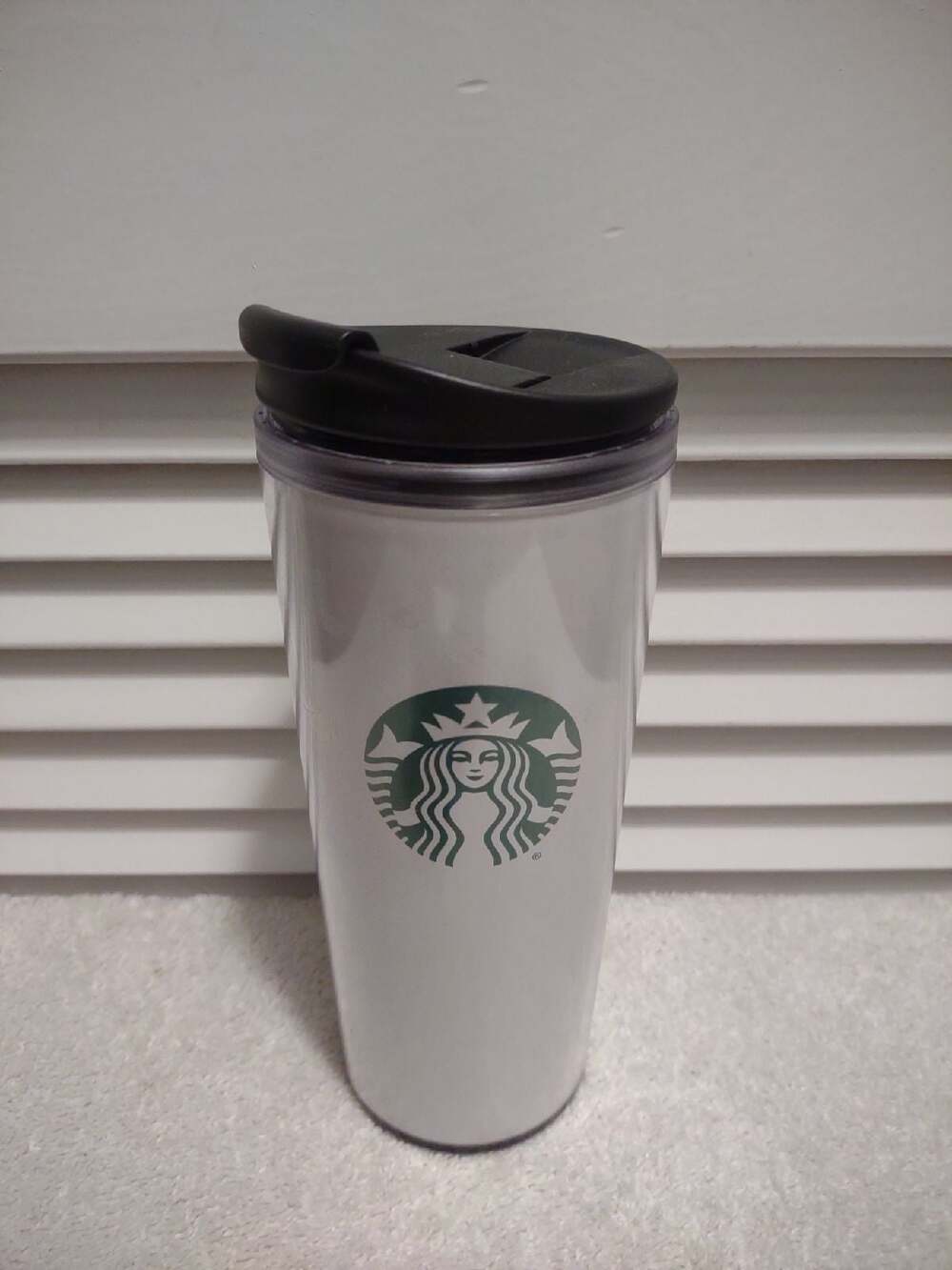 Starbucks classic siren logo white plastic 16 oz travel coffee tumbler cup